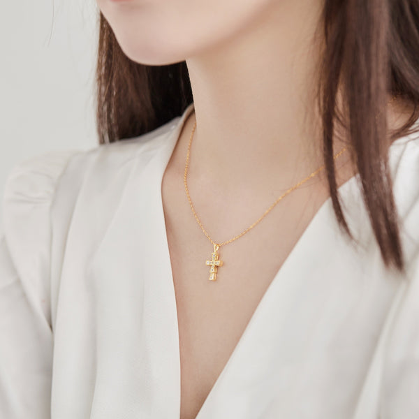 Small Cross 925 Sterling Silver Pendant Necklace