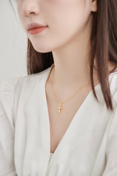 Small Cross 925 Sterling Silver Pendant Necklace