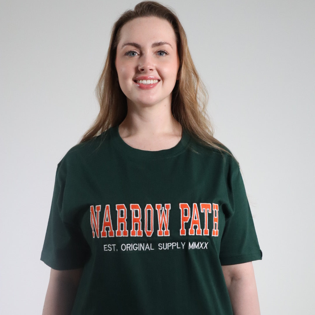 NARROW PATH COLLEGE EMBROIDERED TEE GREEN